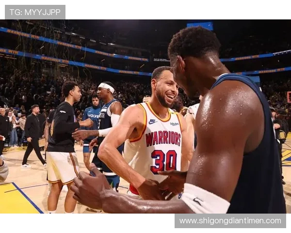 2016年NBA季后赛勇士与雷霆第七场激战回顾与精彩瞬间分析